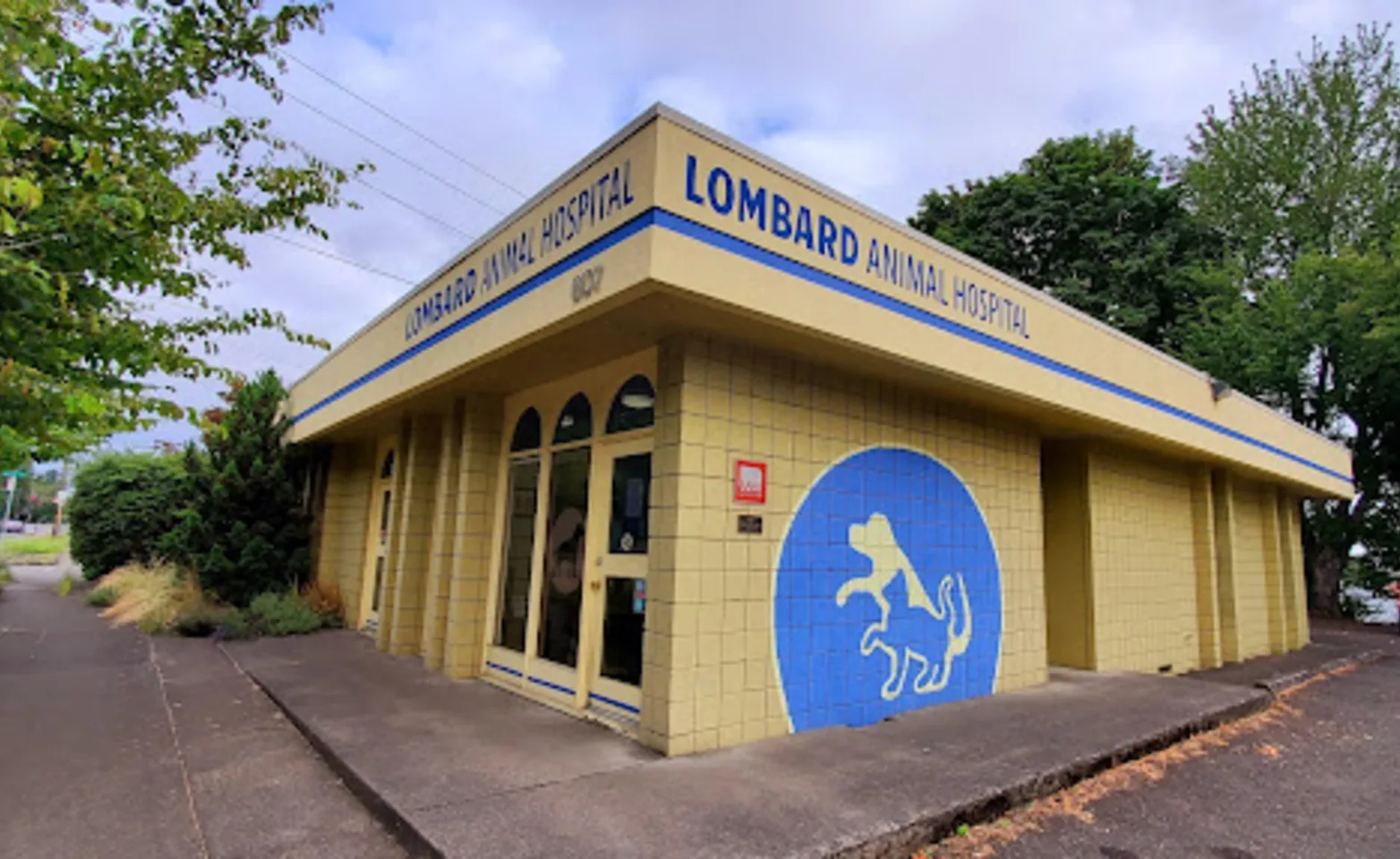 Image of Exterior of Lombard Animal Hospital